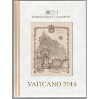 VATICANO - 2019 - ANO COMPLETO - LINDÍSSIMO LIVRO ANUAL - 26 SELOS SENDO 1 O RARO DE TECIDO - 5 BLOCOS - 1 CADERNETA - 1 AEROGRAMA - 4 BILHETES POSTAIS - 2 FCS SENDO 1 COM O SELO RARÍSSIMO DE TECIDO - TUDO MINT