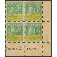 C-0040 -1930 - REVOLUÇÃO DE 3 DE OUTUBRO - QUADRA - MARGEM DE FOLHA - A PARTE INFERIOR ESTÁ SOLTA E PODE SER REFORÇADA COM CHARNEIRAS - LINDÍSSIMA - 2ª COLUNA - RHM R$ 3.200,00 (640 UFS X R$ 5,00)