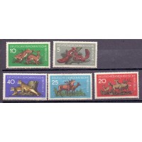 ALEMANHA DEMOCRATICA - Y 7453/57 (1959) - ANIMAIS DAS FLORESTAS - SÉRIE 5 SELOS NOVOS COMUM PONTO DE FERRUGEM EM M SELO
