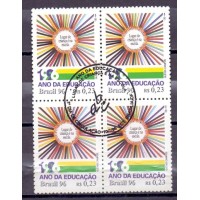 C-2004 -1996 - ANO DA EDUCAÇÃO - SOL A LEGENDA: "O LUGAR DE CRIANÇA É NA ESCOLA" E RAIOS FEITOS DE LÁPIS DE CORES DIVERSAS - MUITO BONITO E SEGESTIVO - QUADRA - CARIMBO CBC - GOMADA - RHM R$ 50,00 (10 UFs X 5,00)