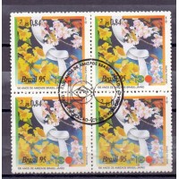 C-1942 -1995- 100 ANOS DA AMIZADE BRASIL E JAPÃO - IPÊ AMARELO E FLORES CEREJEIRA - LINDA QUADRA - CARIMBO CBC - GOMADA - RHM R$ 50,00 (10 UFs X 5,00)