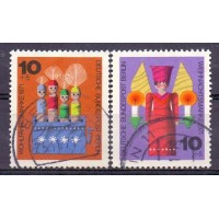 ALEMANHA BERLIN - Y 0382 (1971) NATAL - ANJO FEITO DE MADEIRA TORNEADA - SELO USADO 