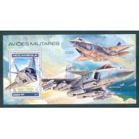 MOÇAMBIQUE - 2018 - AVIÕES MILITARES - BLOCO COM 1 SELO 