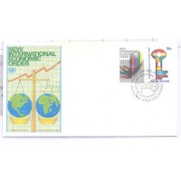 ONU NEW YORK - 1980 - NOVA ORDEM ECONÔMICA INTERNACIONAL GRÁFICO E CHAVE FORMADOS POR CORES DE BANDEIRAS - SÉRIE 2 SELOS - FDC ILUSTRADO COM GLOBO TERRESTRE - Y 308/309 