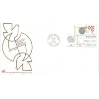 ONU NEW YORK - 1974 - CENTENÁRIO DA UPU - 10c GLOBO E CORNETA POSTAL SOBRE FDC ILUSTRADO COM POMBOS CORREIO ESTILIZADOS - Y 0239