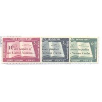 ONU NEW YORK - 1955 - 10º ANIVERSÁRIO DAS NAÇÕES UNIDAS - SÉRIE 3 SELOS NOVOS COM PONTOS DE FERRUGEM - Y 35/37