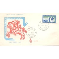 ITÁLIA - 1963 - FDC CORREIOS - PRIMEIRA CONFERÊNCIA POSTAL INTERNACIONAL - SOBRE ENVELOPE ILUSTRADO C/ CARTEIRO ANTIGO A CAVALO