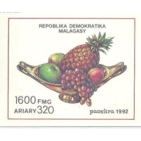 MADAGASCAR - 1992 - BLOCO - FRUTEIRA COM VÁRIAS FRUTAS - MINT - Y BL-76 
