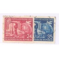 ALEMANHA DDR - 1952 - USADO - FEIRA DE OUTONO DE LEIPZIG - COMPOSIÇÃO COM GLOBO TERRESTRE, POMBA DA PAZ E MÁQUINAS PESADAS - SÉRIE 2 SELOS - YT-0067/68 