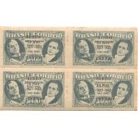 A-045 - 1942 - 5º ANIVERSÁRIO DO ESTADO NOVO - SELO C-0167 - C/ SOBRECARGA PRETA - PRESIDENTE CARMONA E VARGAS - QUADRA - 2ª COLUNA - GOMADA - PONTOS DE OXIDAÇÃO - RHM R$ 240,00 (48 UFS X 5,00)