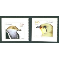 PORTUGAL - 2001- FAUNA - CABEÇAS DE AVES: SISÃO E PERDIZ DO MAR - SÉRIE COM 2 SELOS AUTO ADESIVOS