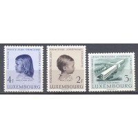 LUXEMBURGO - Y 0528 (1957) PRÓ CLÍNICA DAS CRIANÇAS - FUNDAÇÃO PRÍNCIPE JEAN E PRINCESA JOSEPHINE CHARLOTTE- RETRATO DOS PRÍNCIPES CRIANÇAS E MAQUETE DA CLÍNICA - SÉRIE 3 SELOS MINT