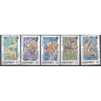 GUERNSEY - Y 0467/471 (1989) FAUNA : UNIÃO DE GUERNSEY COM A FUNDAÇÃO MUNDIAL PELA PROTEÇÃO DA NATUREZA -WWF- NIMAIS AMEAÇADOS: PREGUIÇA, MACACOS E OUTROS PRIMATAS - SÉRIE 5 SELOS MINT