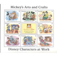 DISNEY - GUYANA - MICKEY E COMPANHIA NOS TRABALHOS DE ARTE E ARTESANATO - BLOCO 