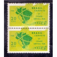 C-0607 - VARIEDADE - PAR DE SELOS - VERDE BORRADO - TELEX - 1968