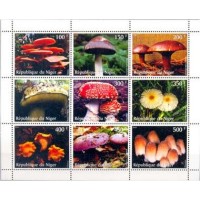 NIGER - ANO 2013 NIGER - COGUMELOS (MELLEA) - BLOCO MINT