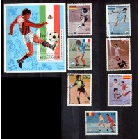 NICARÁGUA - Y 1158/64+BLOCO DO ANO 1986- COPA DO MUNDO DE FUTEBOL NO MÉXICO EM 1986 - FUTEBOLISTAS E BANDEIRAS- ENTRE OUTROS UM GOLEIRO BRASILEIRO COM A BANDEIRA DO BRASIL- SÉRIE 7 SELOS E BLOCO USADOS
