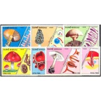 GUINÉ BISSAU - ANO 2013 - Y475/81 - COGUMELOS 1988 - SÉRIE COM 7 SELOS