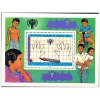 TCHAD - ANO 2013 - BL.28 (1979) - ANO INTERNACIONAL DA CRIANÇA,MÃOS E EMBLEMA DA ONU - BLOCO MINT